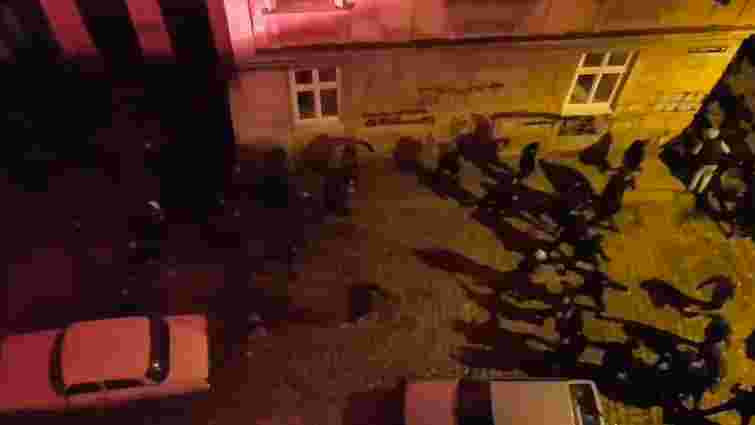 Вночі у центрі Львова виникла масова бійка футбольних фанатів