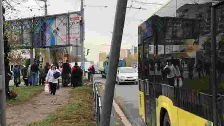 Львівський автобус №9 збив на пішохідному переході 27-річного чоловіка