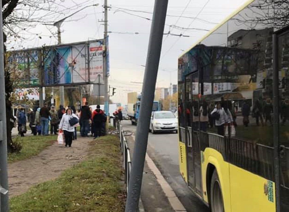 Львівський автобус №9 збив на пішохідному переході 27-річного чоловіка