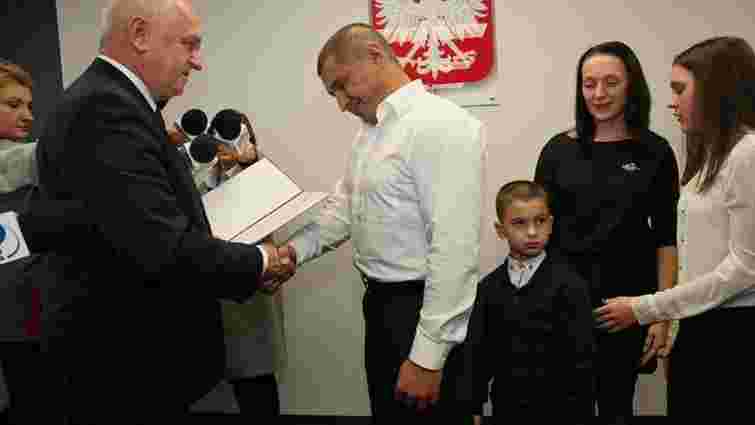 Українець отримав громадянство Польщі за порятунок людей у ДТП