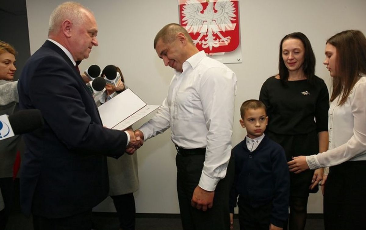 Українець отримав громадянство Польщі за порятунок людей у ДТП