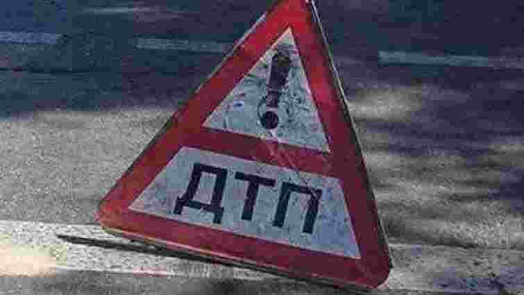 На Пустомитівщині внаслідок ДТП загинув водій автомобіля Peugeot
