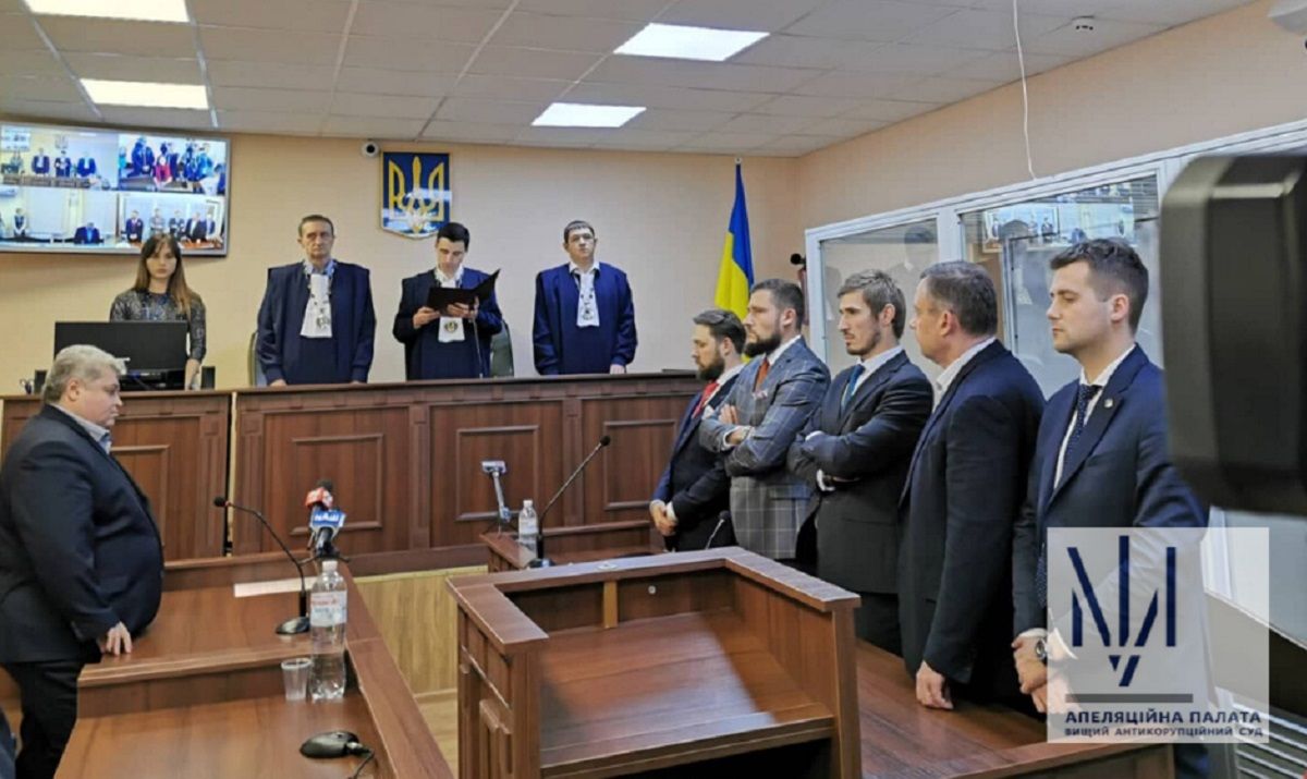 Один адвокат Дубневича заявив про сплату застави, інший попросив допомогти йому грішми