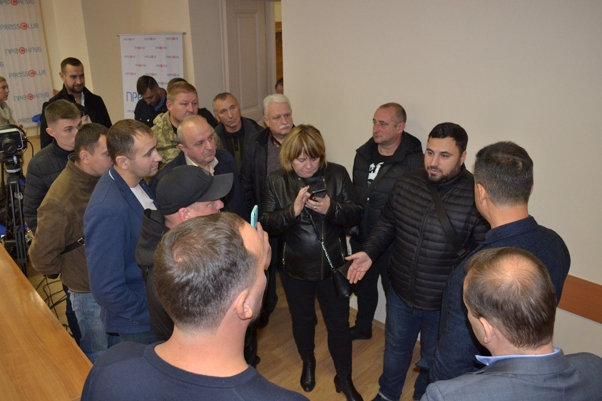 Скандально відомі активісти намагалися зірвати прес-конференцію з критикою голови ЛОДА