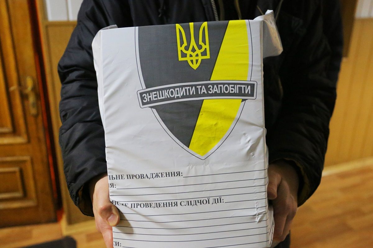 НАБУ вилучило 15 томів документів у справі про закупівлю техніки для ЗСУ