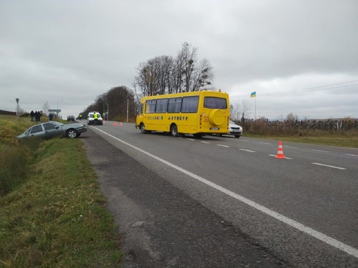 У ДТП зі шкільним автобусом на Львівщині постраждало 10 дітей
