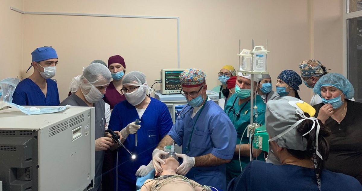 У Львові консультував і оперував дітей один з провідних отоларингологів Європи
