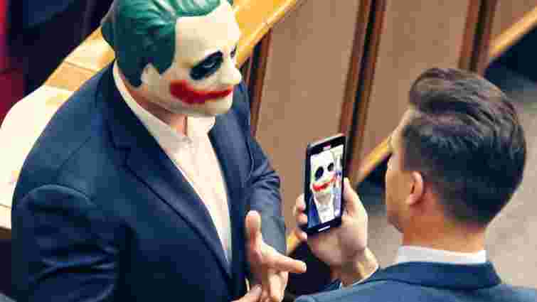 Народний депутат Ілля Кива прийшов у Верховну Раду в масці Джокера