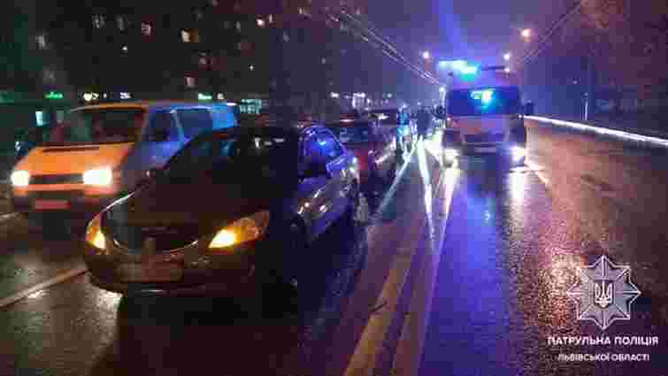 У Львові п’яний водій спричинив потрійну ДТП з трьома потерпілими