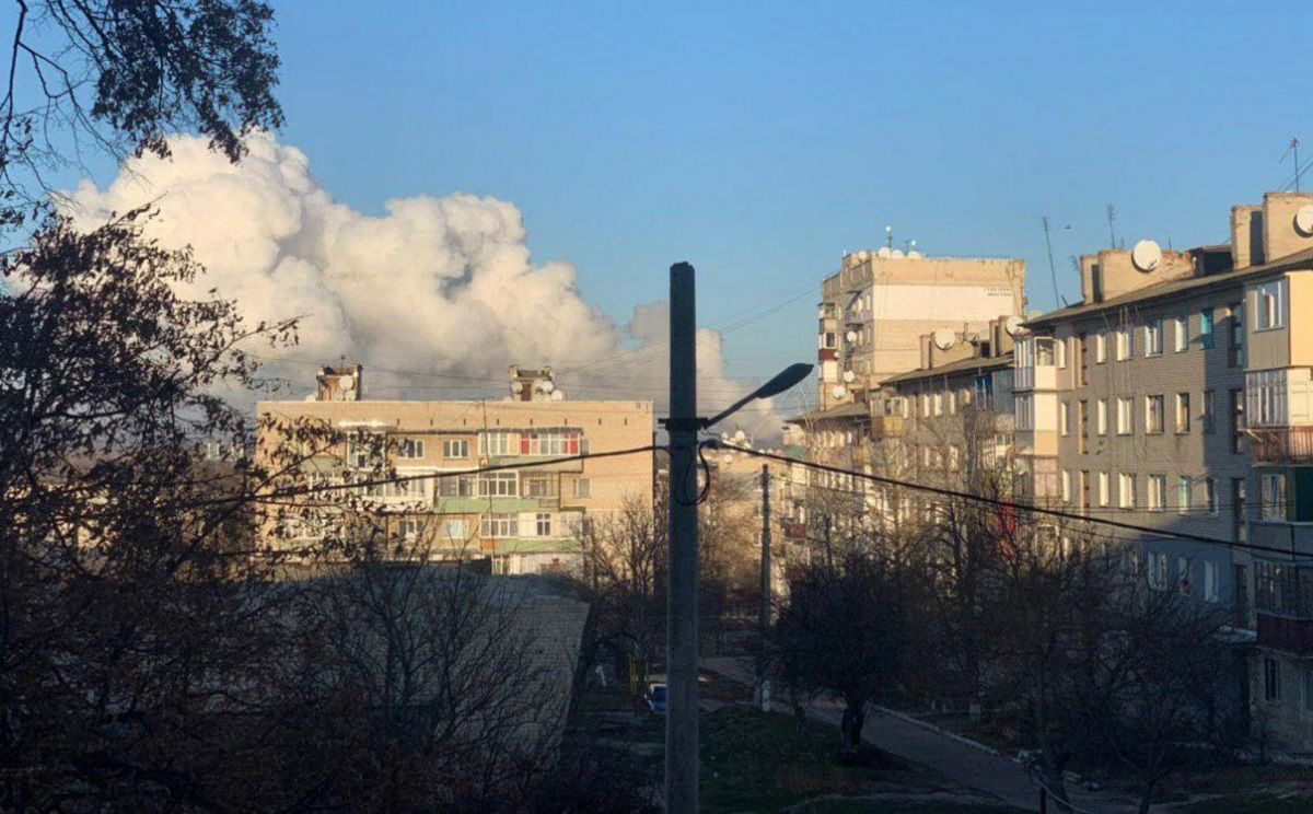Внаслідок вибухів на арсеналі в Балаклії двоє військових загинули, ще четверо поранені