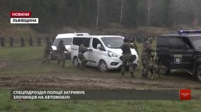 Львівські спецпризначенці поліції продемонстрували навики зачистки