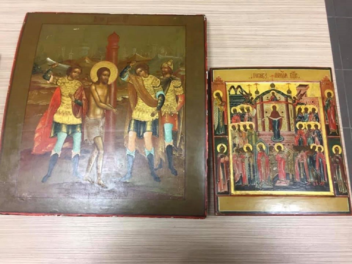 У львівському аеропорту працівники СБУ виявили контрабанду старовинних ікон