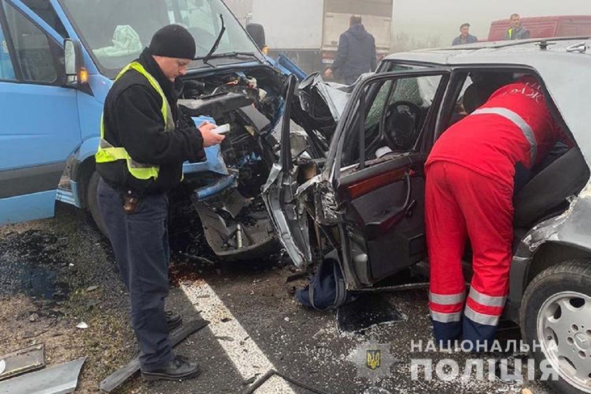 Двоє людей загинули у зіткненні легковика з мікроавтобусом на Тернопільщині