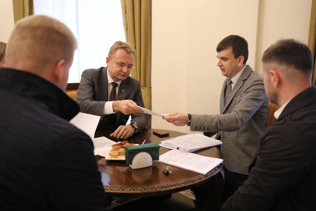Прокурори САП вручили Андрію Садовому офіційну підозру