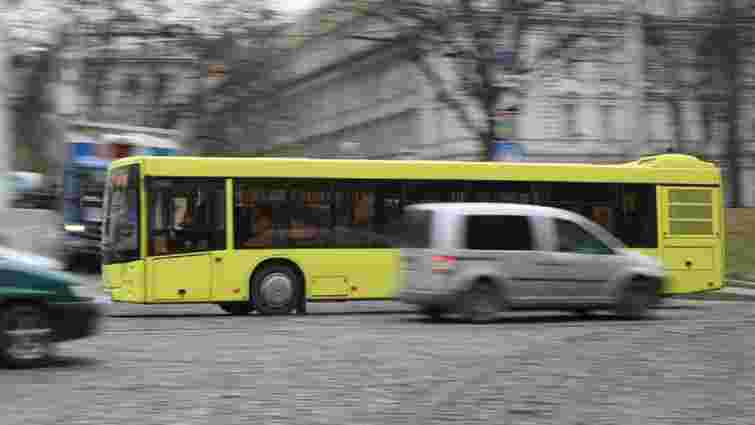 У вихідні автобуси шести львівських маршрутів курсуватимуть зі змінами