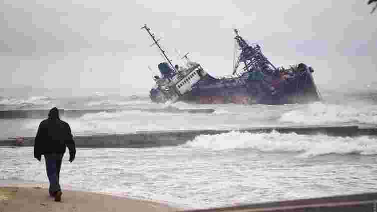 Рятувальники примусово евакуювали екіпаж танкера, що зазнав аварії біля Одеси