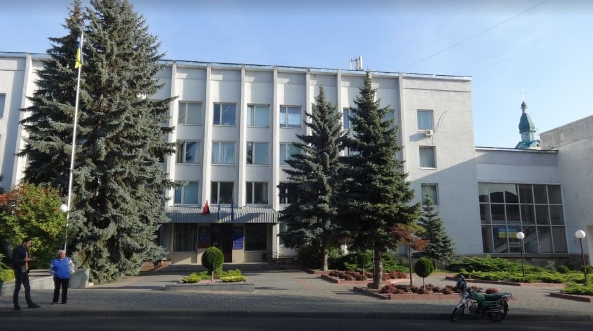 Дві районні ради на Львівщині перереєстрували з райцентрів у села