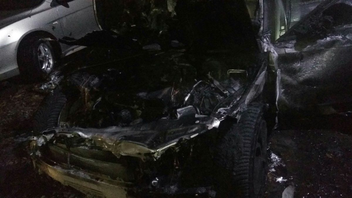Вночі у Львові згорів автомобіль Mercedes-Benz