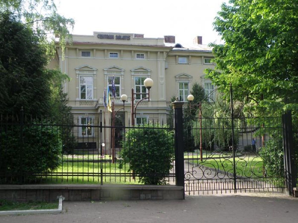 Львівські урологи вперше проведуть операцію з видалення ниркових каменів  за новою методикою