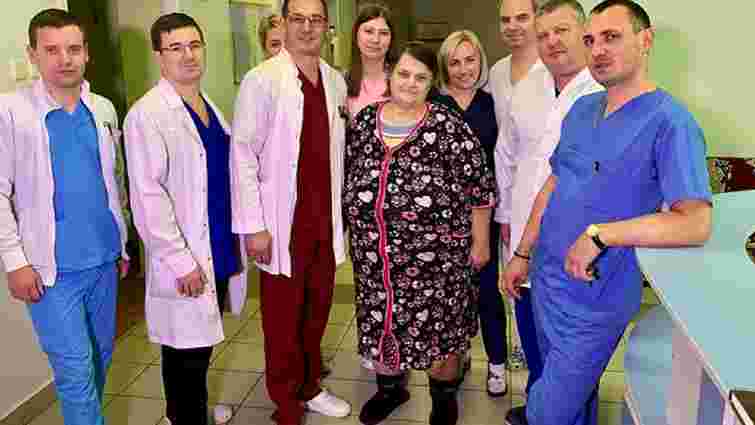 Львівські онкологи вперше в Україні видалили жінці гігантську пухлину вагою 20 кг