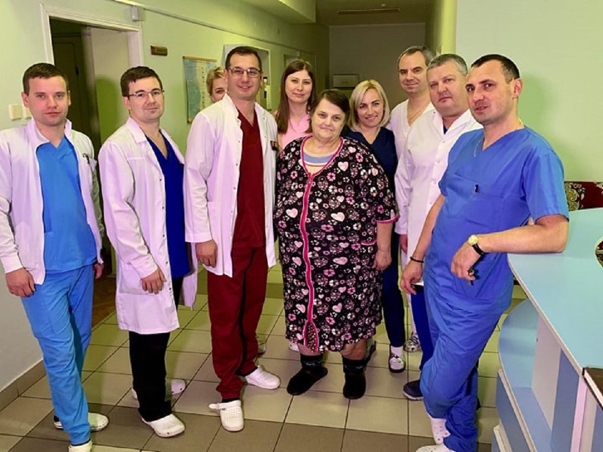 Львівські онкологи вперше в Україні видалили жінці гігантську пухлину вагою 20 кг