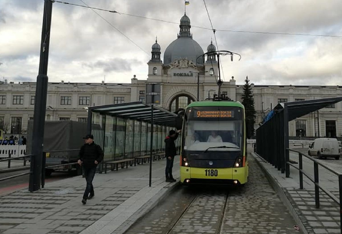 У Львові відновили курсування трамваїв до головного вокзалу