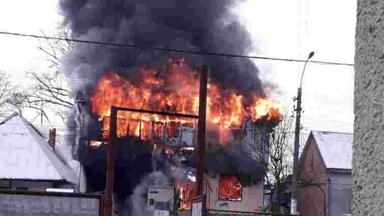 Масштабна пожежа сталася в магазині будматеріалів на Закарпатті