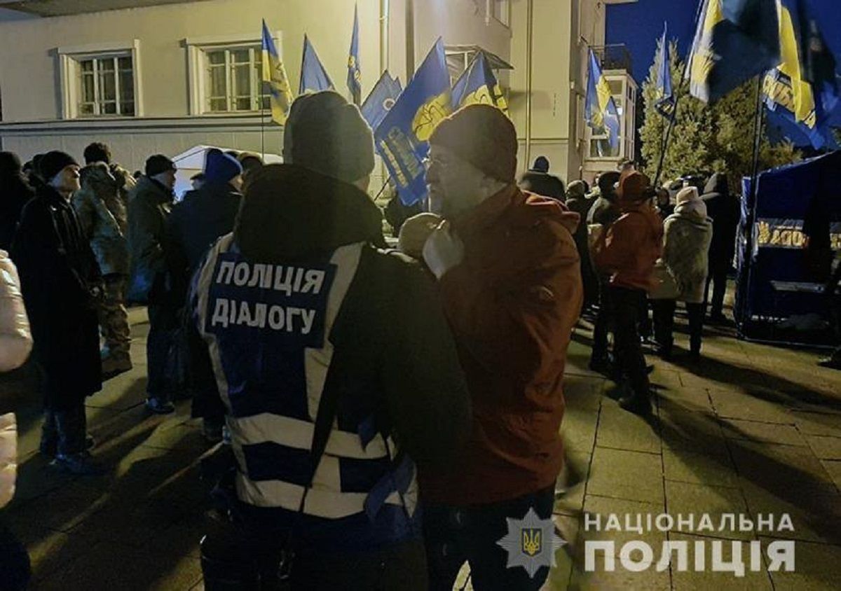 Під Офісом президента в Києві триває акція «Варта на Банковій»
