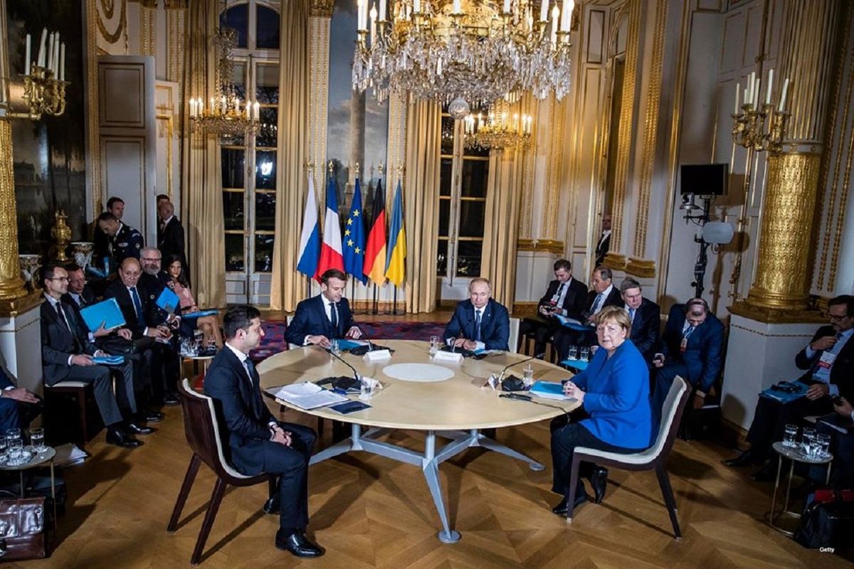Президенти України та Росії домовилися провести обмін полоненими до Нового року