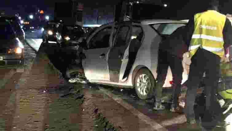 На об’їзній Львова у зіткненні чотирьох машин загинув один з водіїв