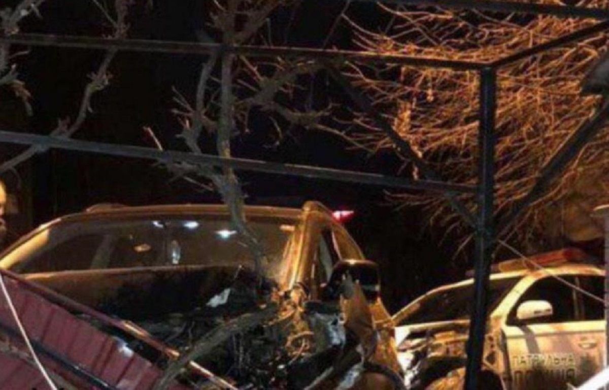 У Чернівцях патрульний під впливом амфетаміну розбив службове авто