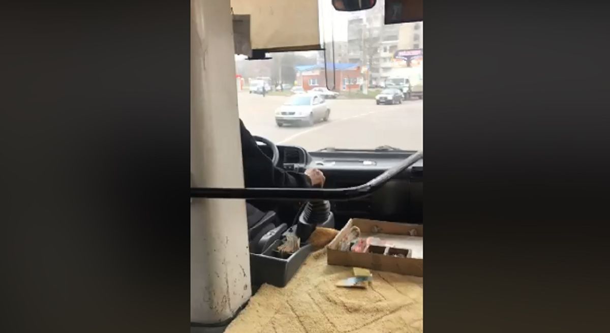 Очевидці зняли на відео львівську маршрутку без гальм з пасажирами у салоні