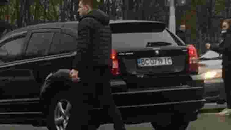 Через конфлікт на дорозі у Львові один з водіїв вистрілив зі стартового пістолета