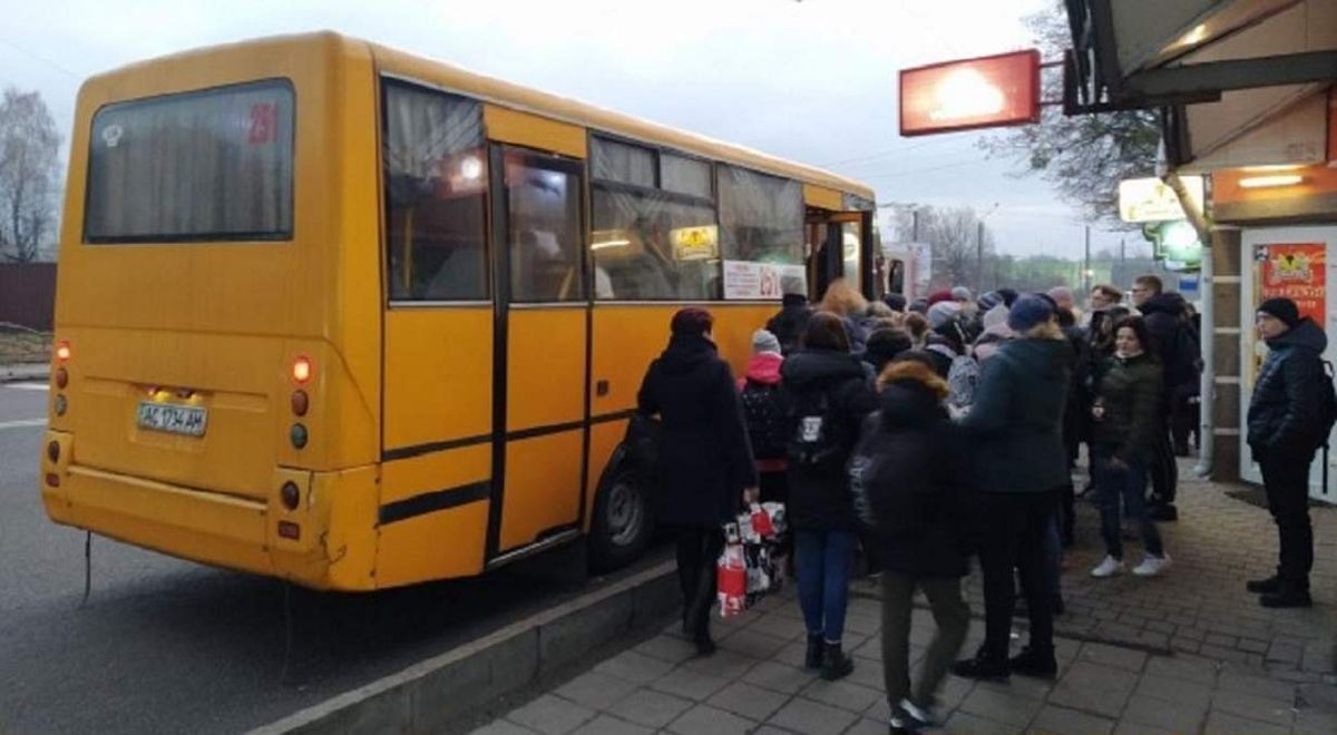 В Луцьку стався транспортний колапс через запровадження безготівки в маршрутках