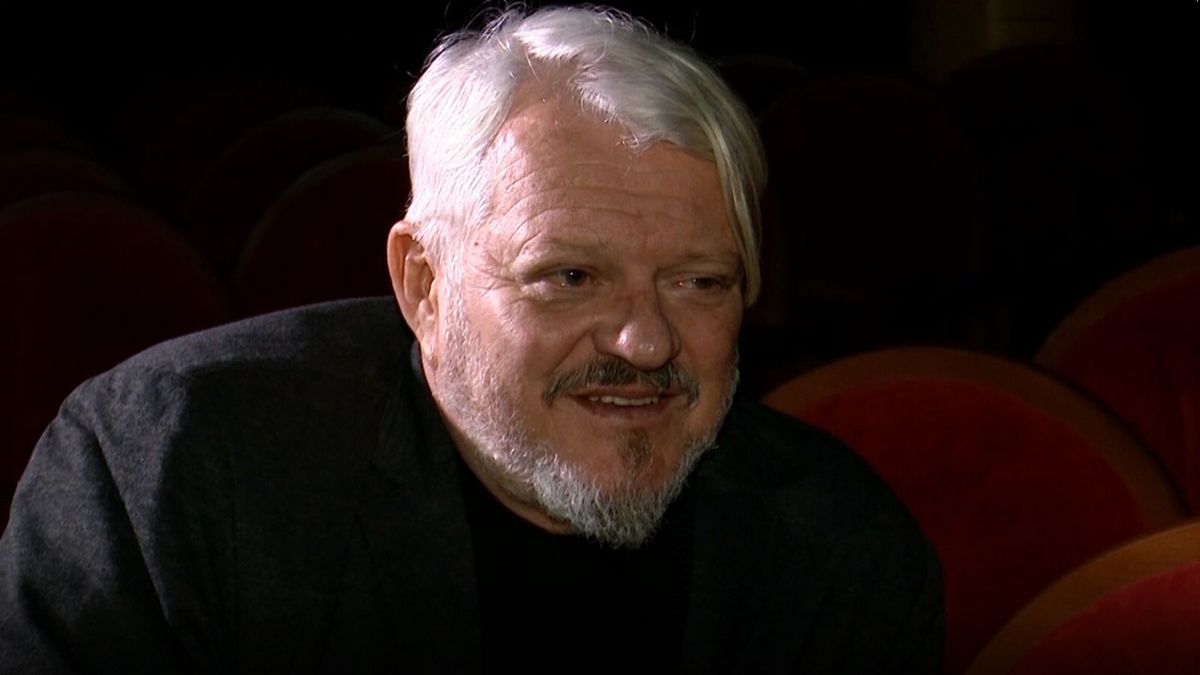 «Надто багато ідеології вмішується в театр»