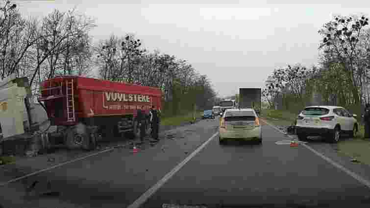 У потрійній ДТП з фурою у Новому Яричеві загинув водій легковика
