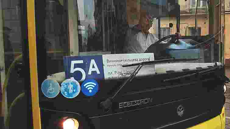 У Львові водій комунального автобуса №5а обматюкав пасажирку та показав їй «фак»