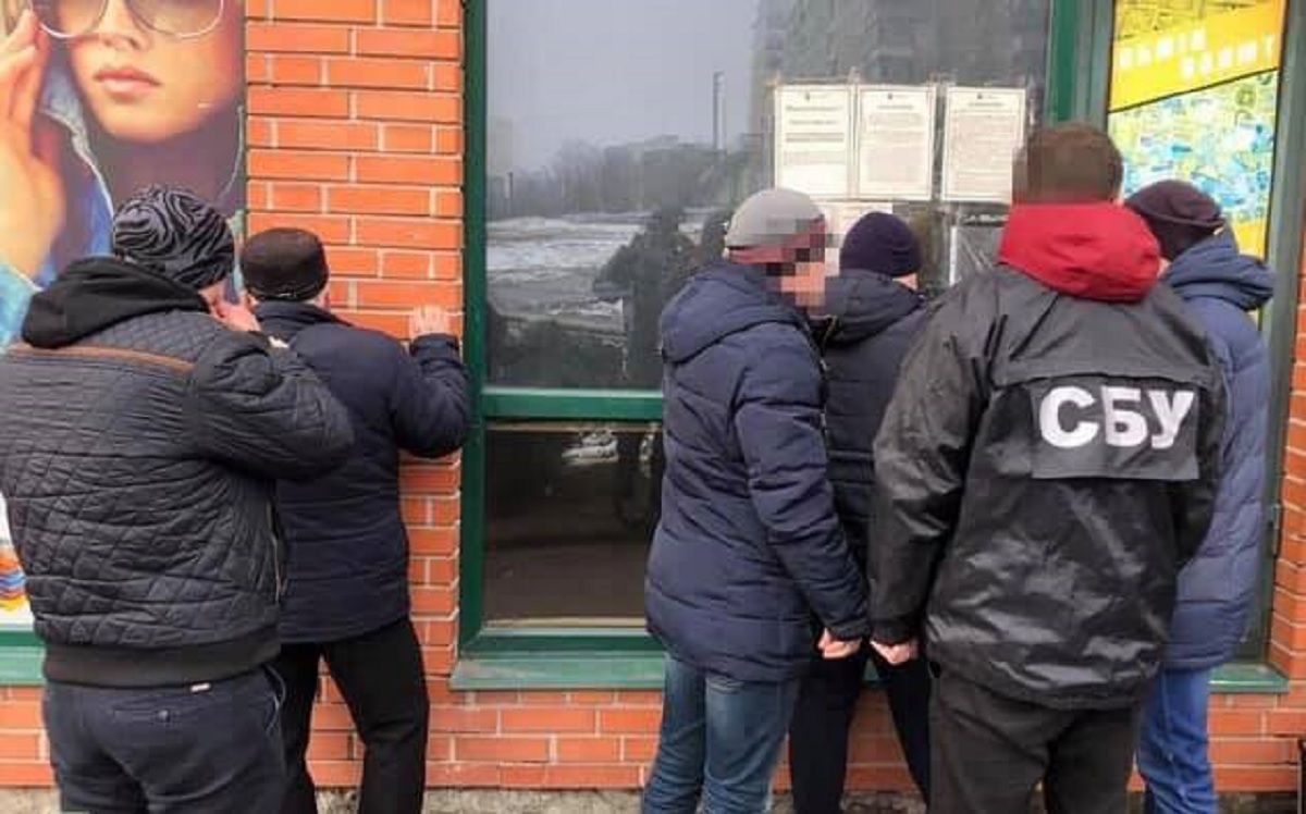 Співробітника одного із райвідділів поліції Львова затримали на хабарі