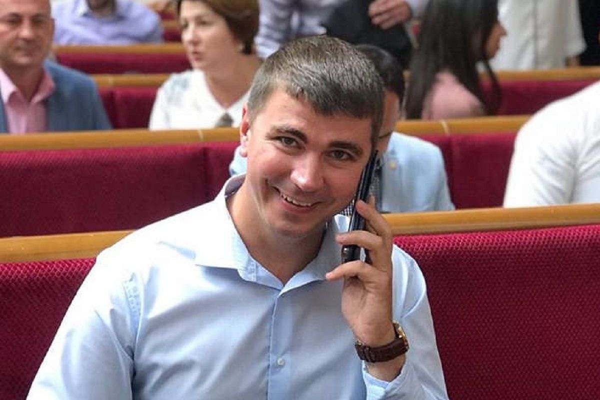 Виключений з фракції «Слуга народу» депутат написав заяву про вихід з партії