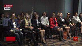 У Львові українська авіакомпанія влаштувала кастинг бортпровідників