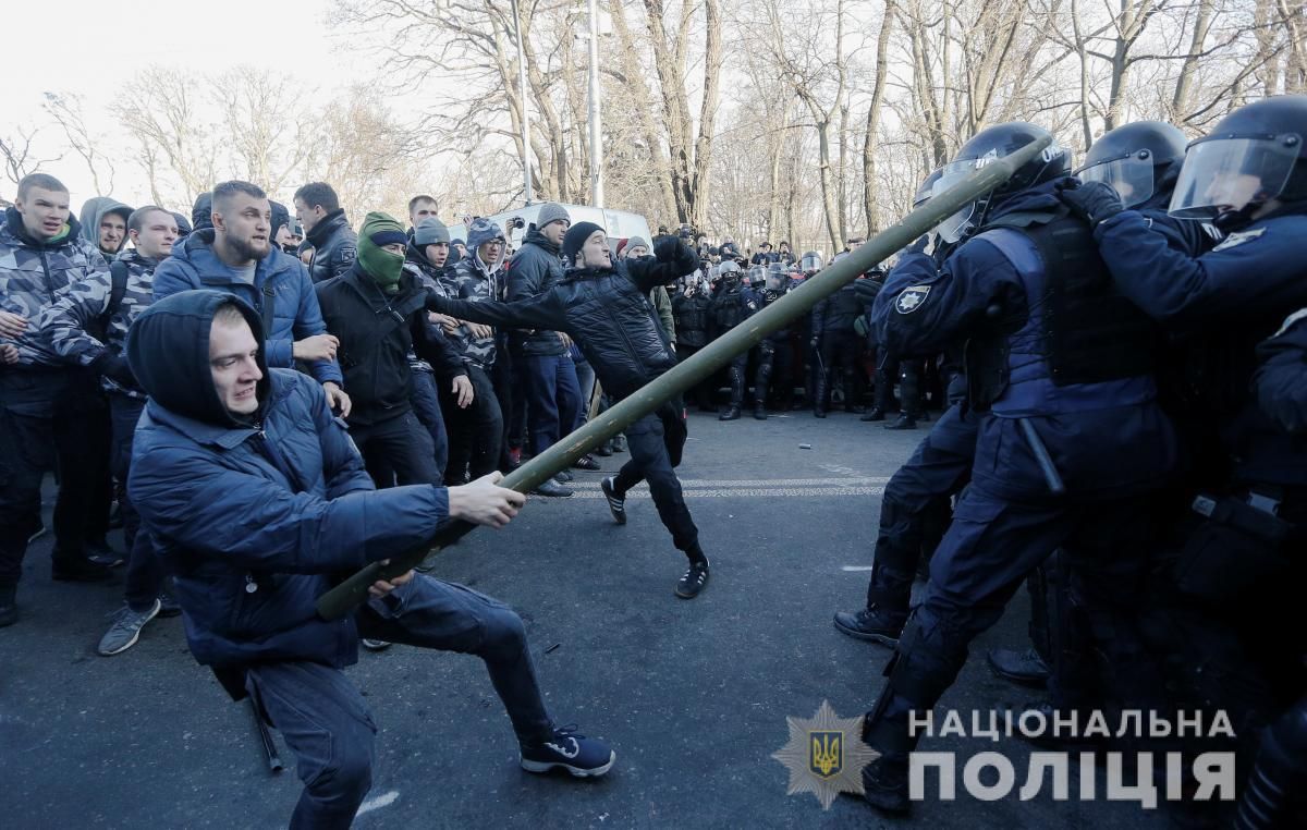 Поліція готує підозри трьом учасникам сутичок під Верховною Радою