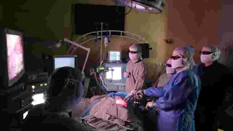 Львівські хірурги успішно прооперували півторарічного хлопчика з подвоєною ниркою