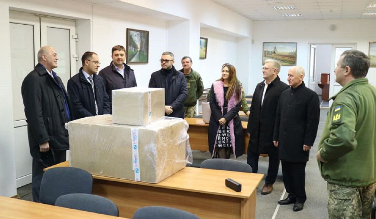Замість корпоративу львівські судді закупили обладнання для військового госпіталю
