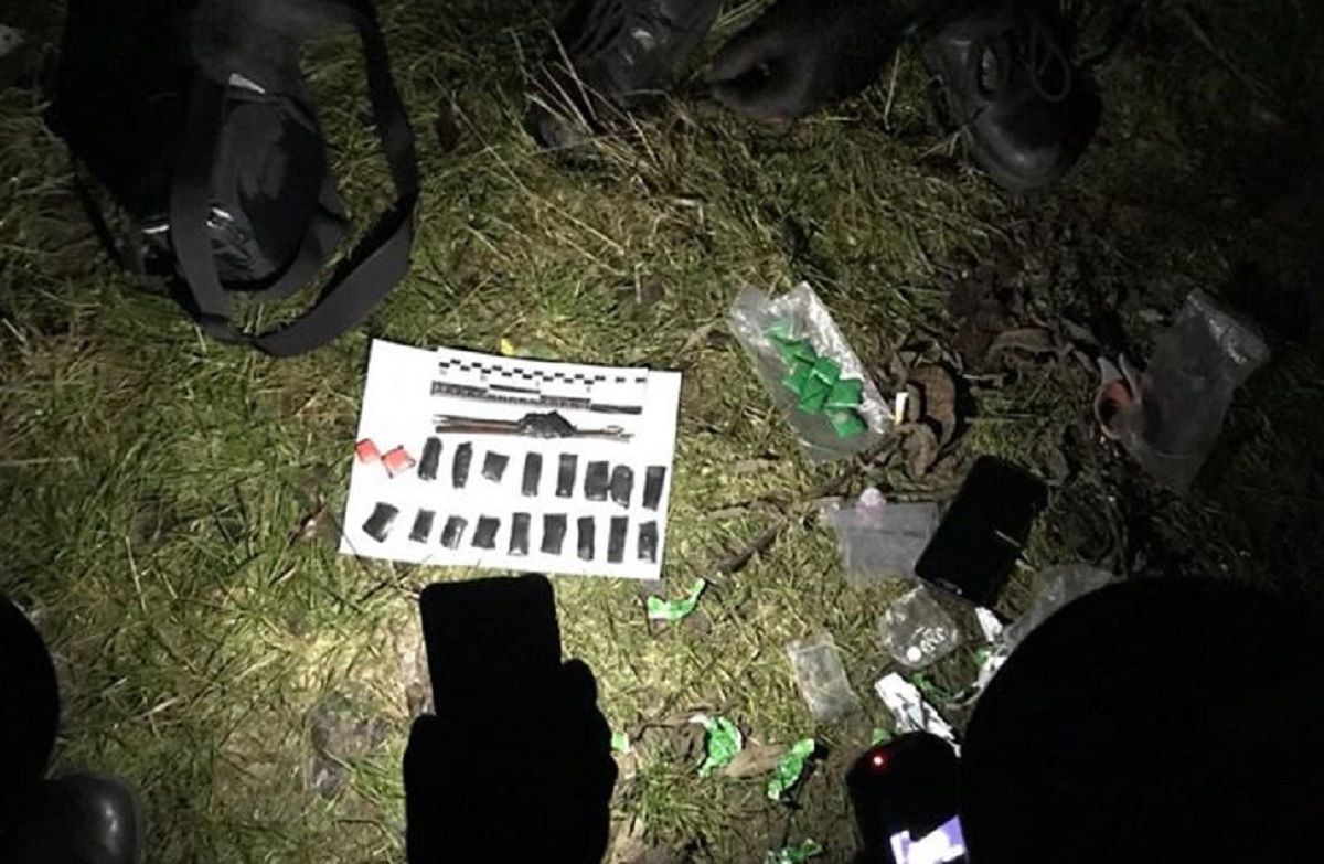 Львівські патрульні виявили закладника з 30 згортками наркотиків
