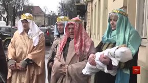 У Львові пацієнти психлікарні прийшли з вертепом до депутатів облради