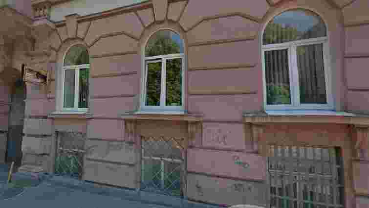 Наближена до депутата облради організація приватизує комунальне приміщення у центрі Львова