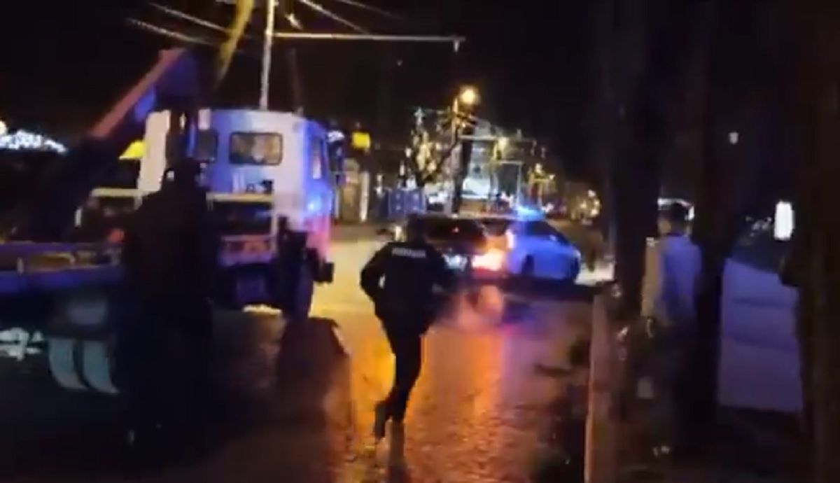 У центрі Львова водій BMW збив поліцейського і розбив його автомобіль
