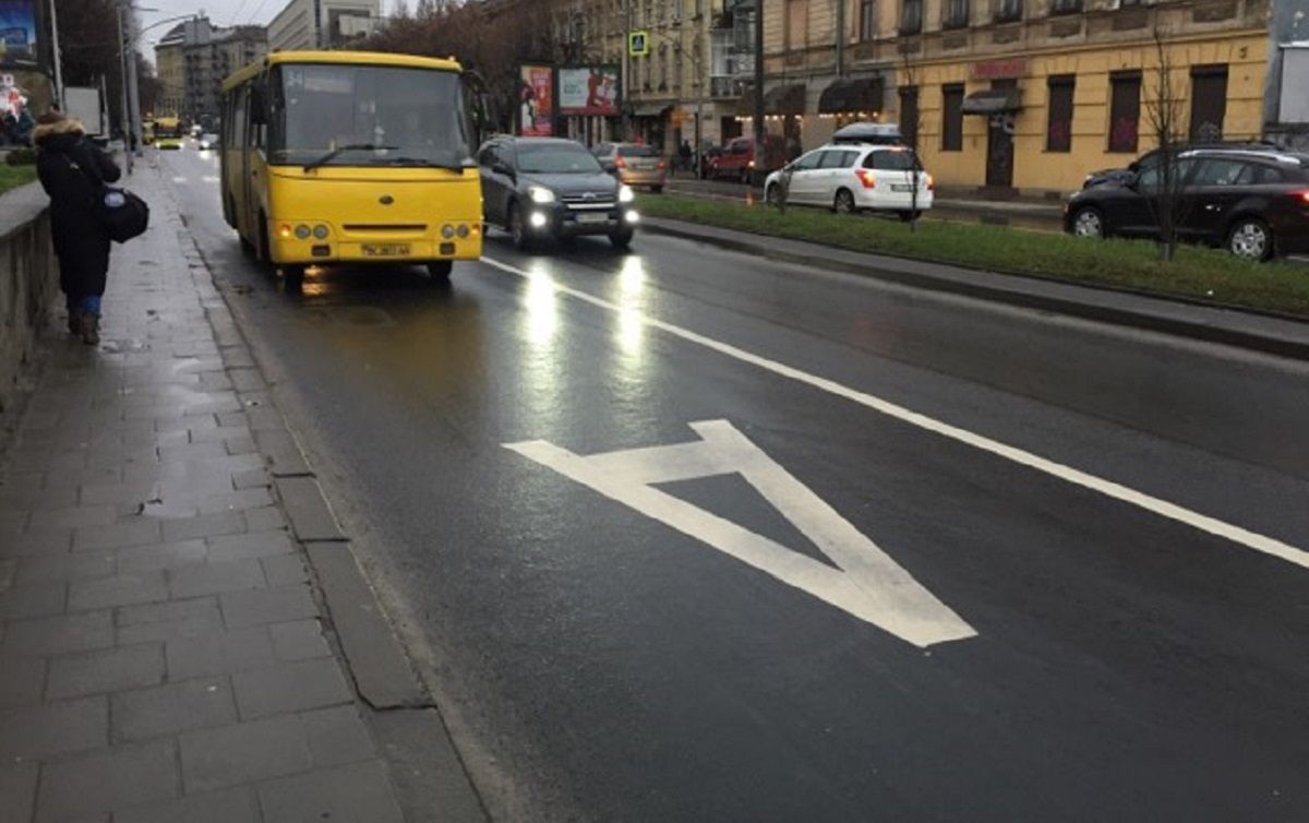 Депутати відхилили петицію про ліквідацію смуги громадського транспорту на просп. Чорновола