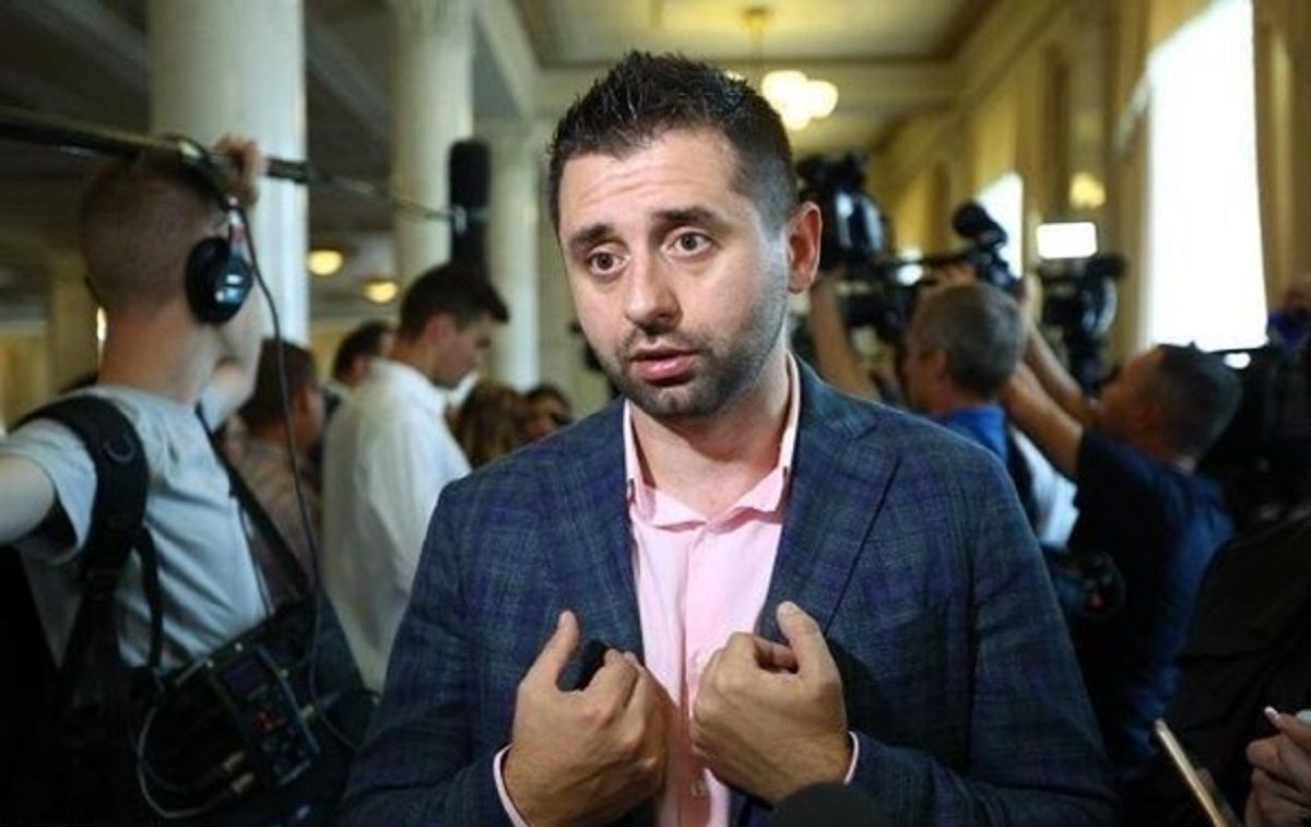 Зарплата депутата повинна становити від 70 тис. до 100 тис. грн, – Арахамія