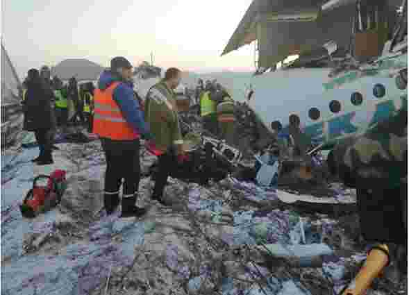 У Казахстані під час зльоту розбився пасажирський літак